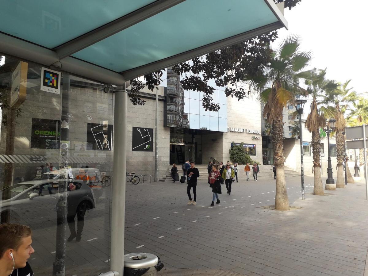 Eve ,Estacion Central Аликанте Екстериор снимка